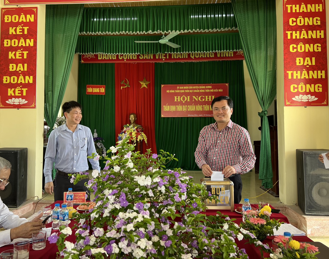 Hội đồng thẩm định NTM huyện xét công nhận thôn Quang Tiền, xã Quảng Đức đạt chuẩn NTM kiểu mẫu năm 2023